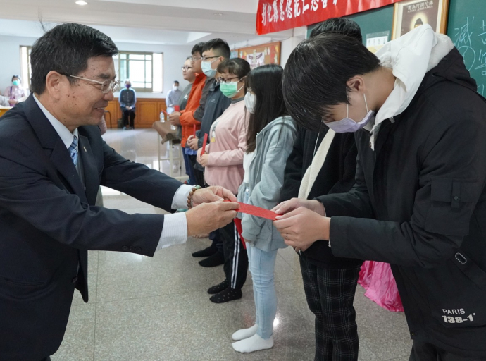 慧德能仁慈善會連續4年 獎助大葉學子完成學業