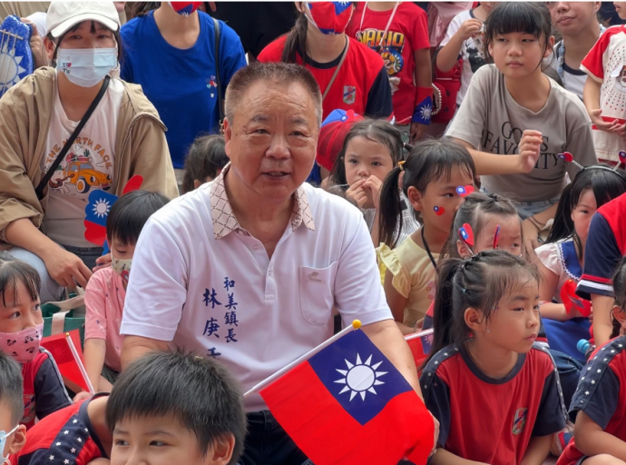 小朋友可愛打扮踩街遊行 慶祝雙十國慶