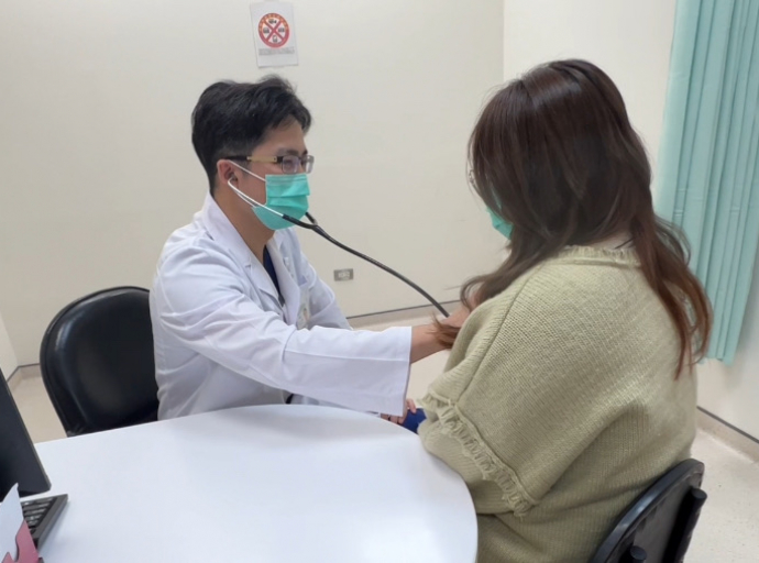 出現打噴嚏、流鼻水、咳嗽、眼睛癢不是感冒？