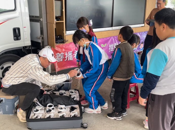 科技下鄉  百萬行動智慧學校駐紮土庫國小