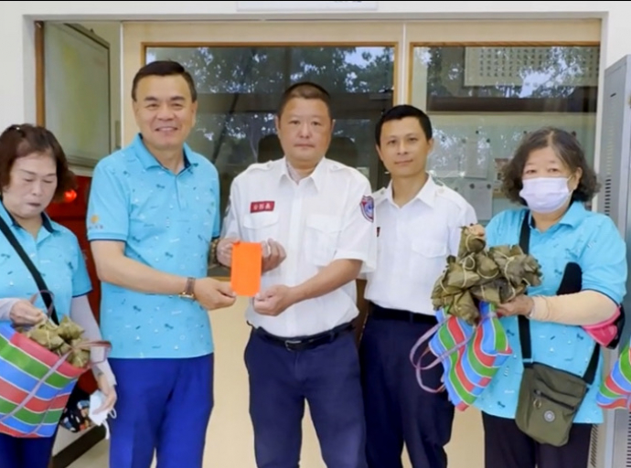 埔心社區送粽子和加菜金 警消醫護足感心
