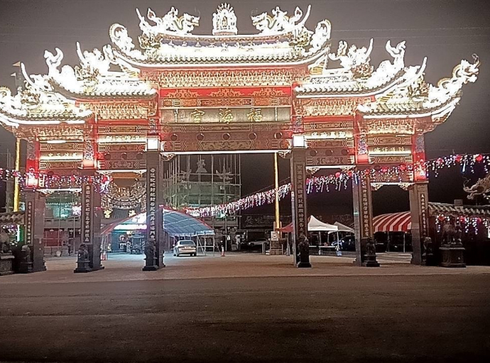 消暑泡泡池 擲筊 蚵仔粥吃到飽 不一樣的「王功漁火節」