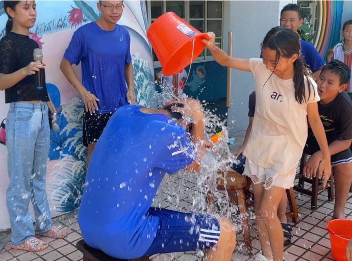 酷夏大莊國小潑水節祝福結業式 許下專屬彩色願望