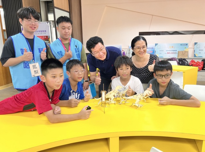 彰化縣特色遊學中心與二林工商合作歡渡暑假 動手玩科學