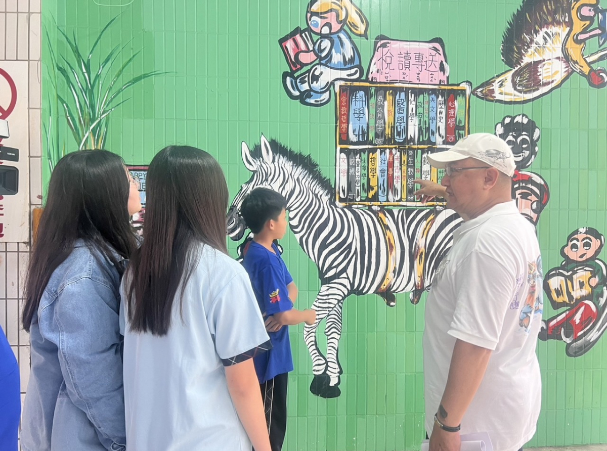 二林國小校園換新裝！藝術家張育銘帶領學生彩繪圍牆 在地特產尬漫威風融入國際觀