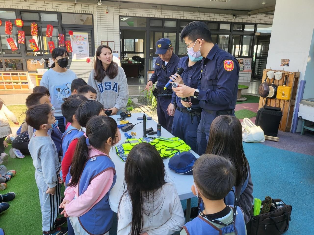 我！我！我～長大要當警察的舉手(大頭條新聞TOP-News)